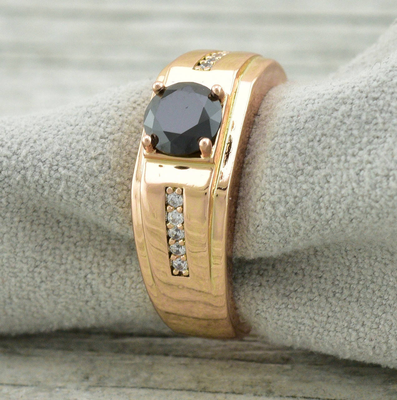 

Кольцо Xuping 11624 ширина 8 мм чёрные фианиты позолота РО размер 20