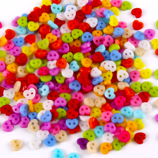 

Набор пуговиц 6 мм для кукольной одежды пластиковые Сердце 50 шт