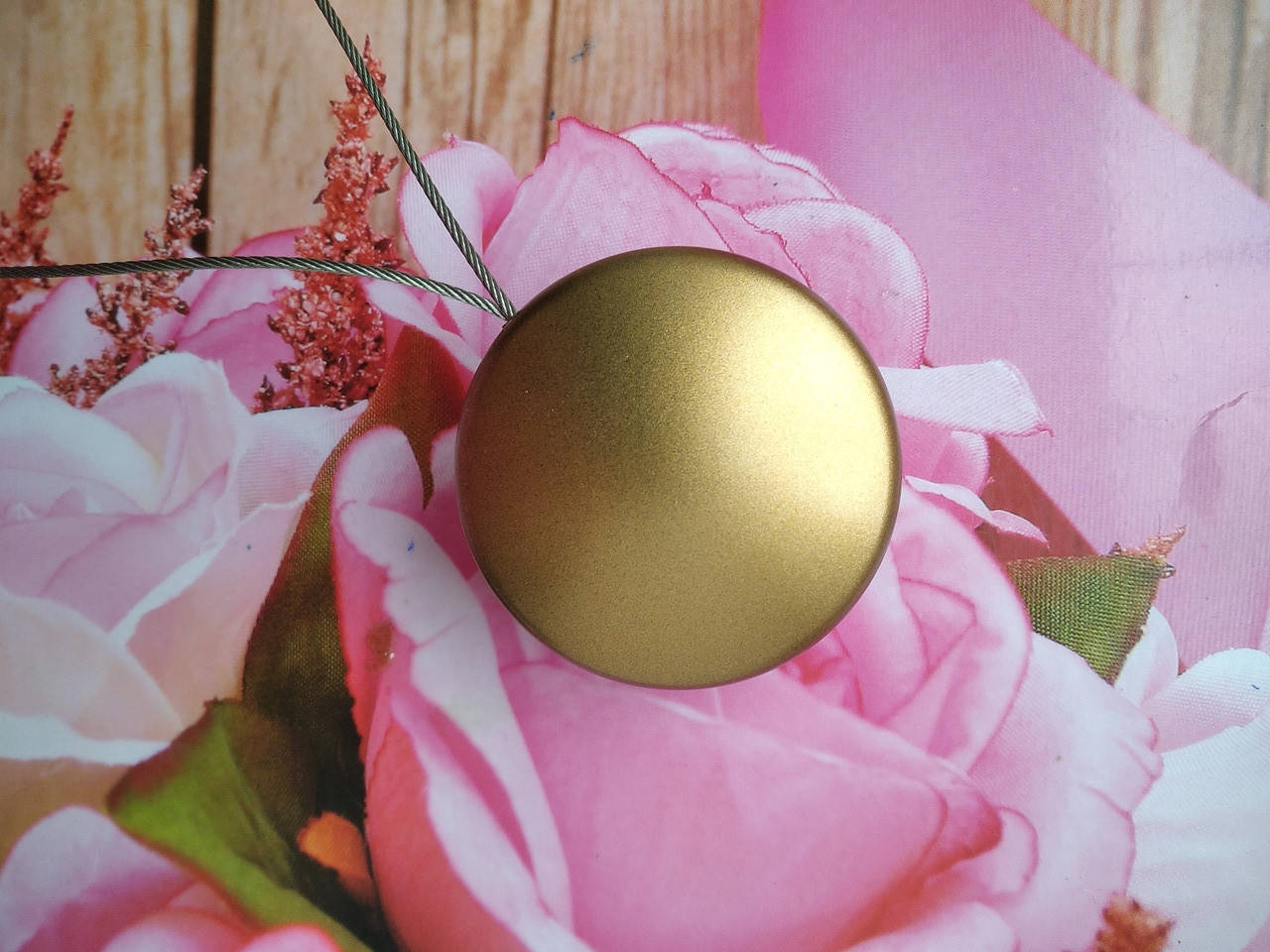 

Магнит для штор на тросике круг антик, Золотистый