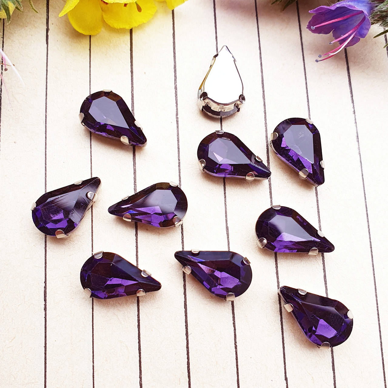 

Стрази в цапах, крапля 8*13 мм, колір Amethyst