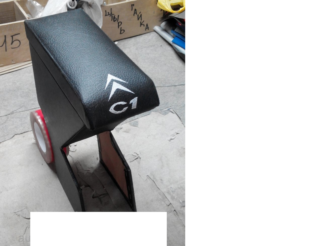 

Подлокотник Citroen C1 (с вышивкой, черный)