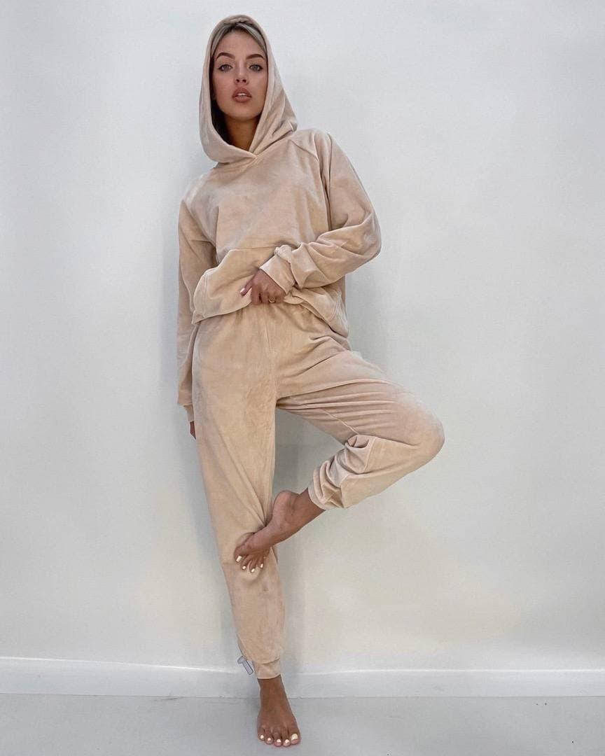 

Спотривный велюровый женский костюм двойка с капюшоном бежевый