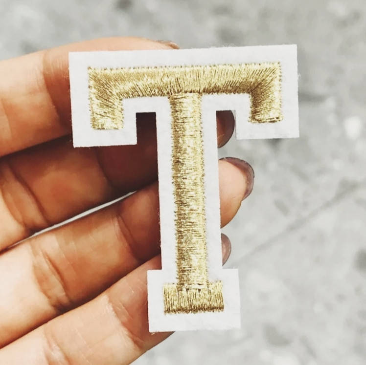 

Термоаппликация буква T, наклейка на ткань