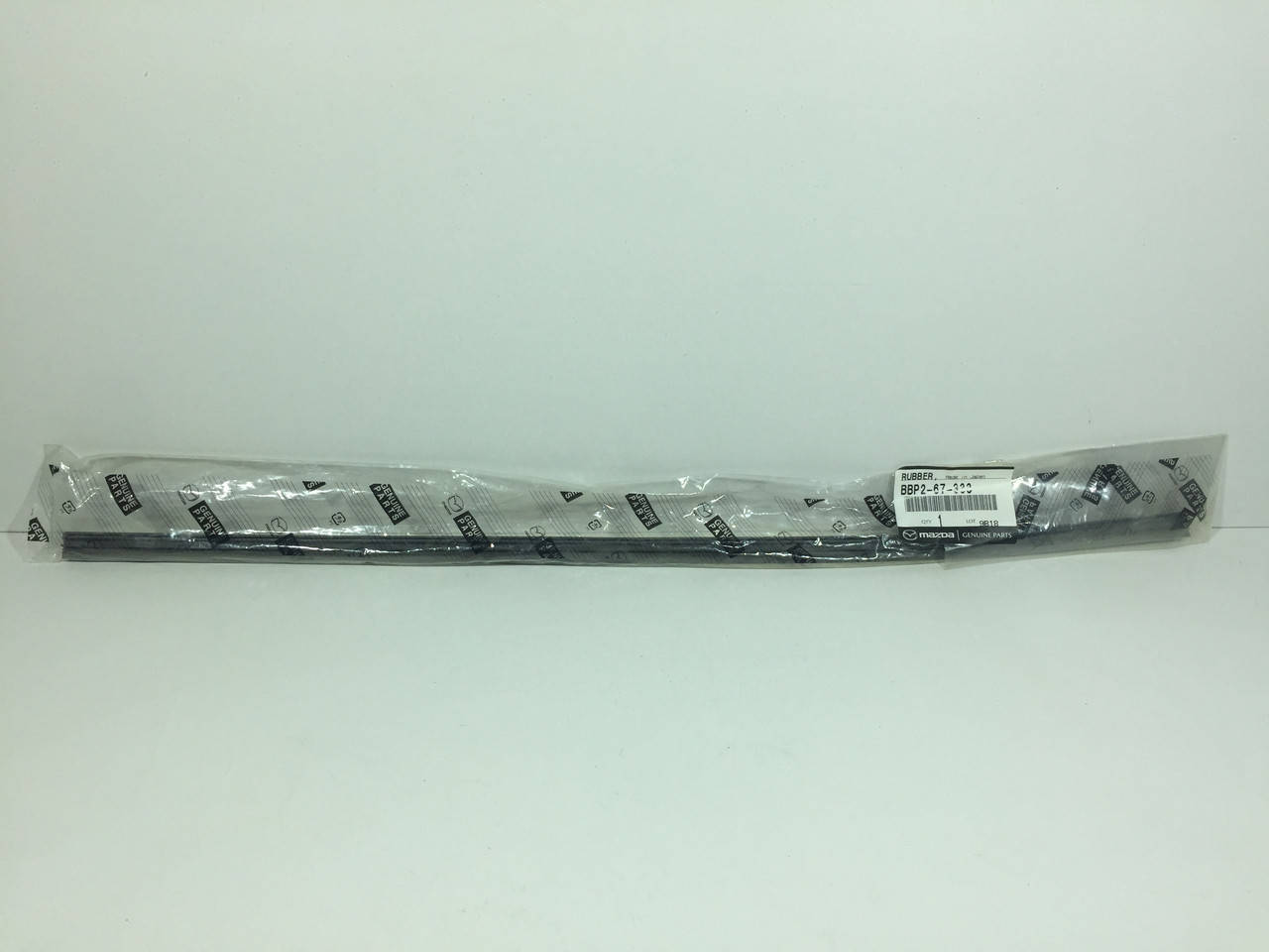

Резинка щётки стеклоочистителя левая Mazda BBP267333