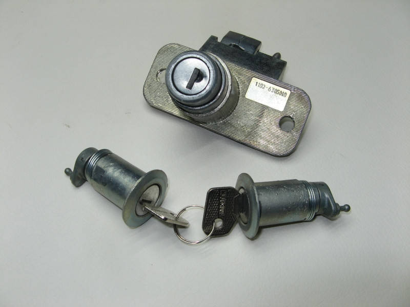 

Замок багажника в сборе ТАВРИЯ с личинками, 1102-6305010 (Запорожье)
