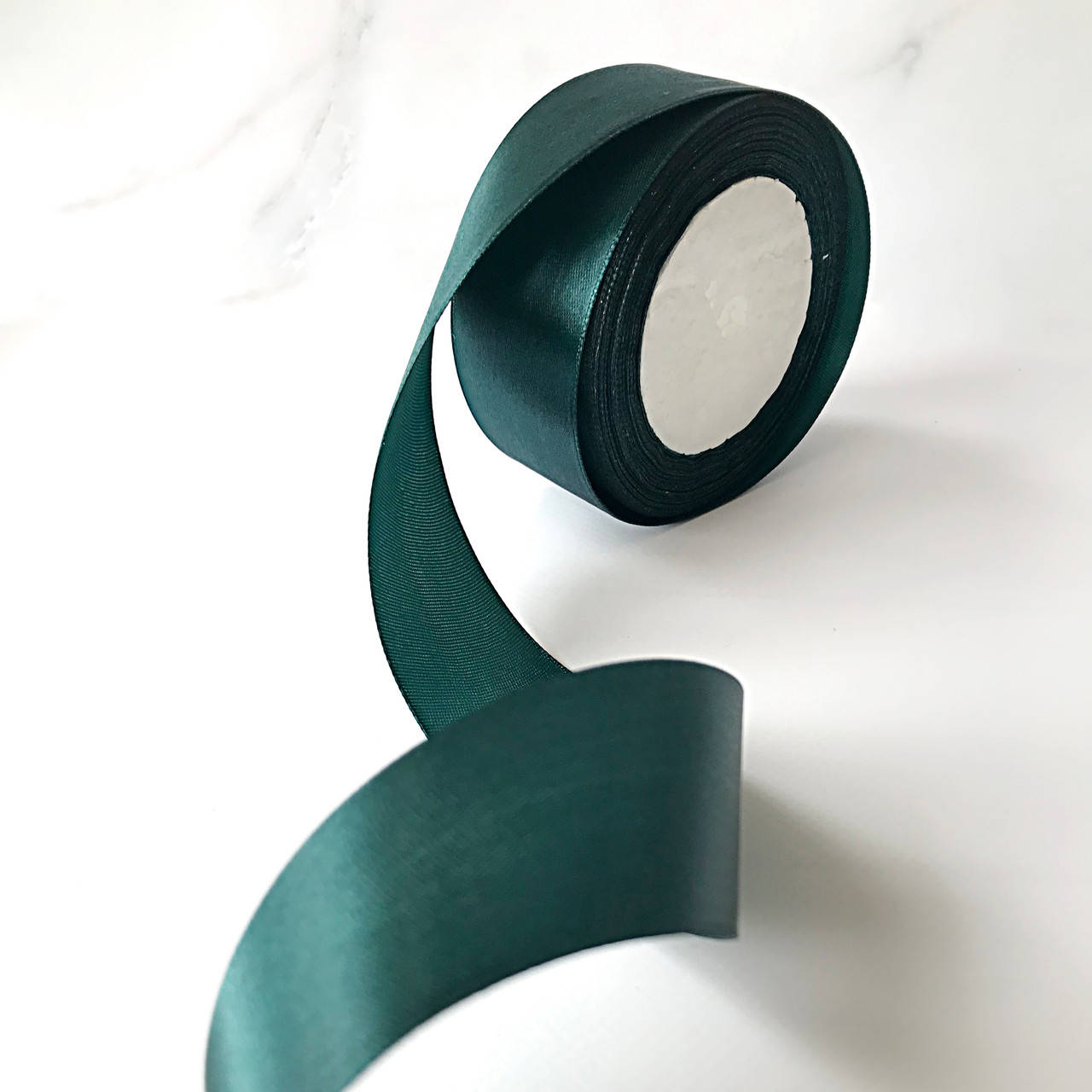 

Лента атласная 4 см,темно-изумрудная ( К 4 - 62 )