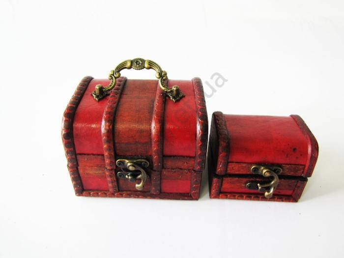 

Сундучки в наборе из 2-х 12,5 х 9,5 х 8,5 см. ; 8,5 х 6 х 6 см.