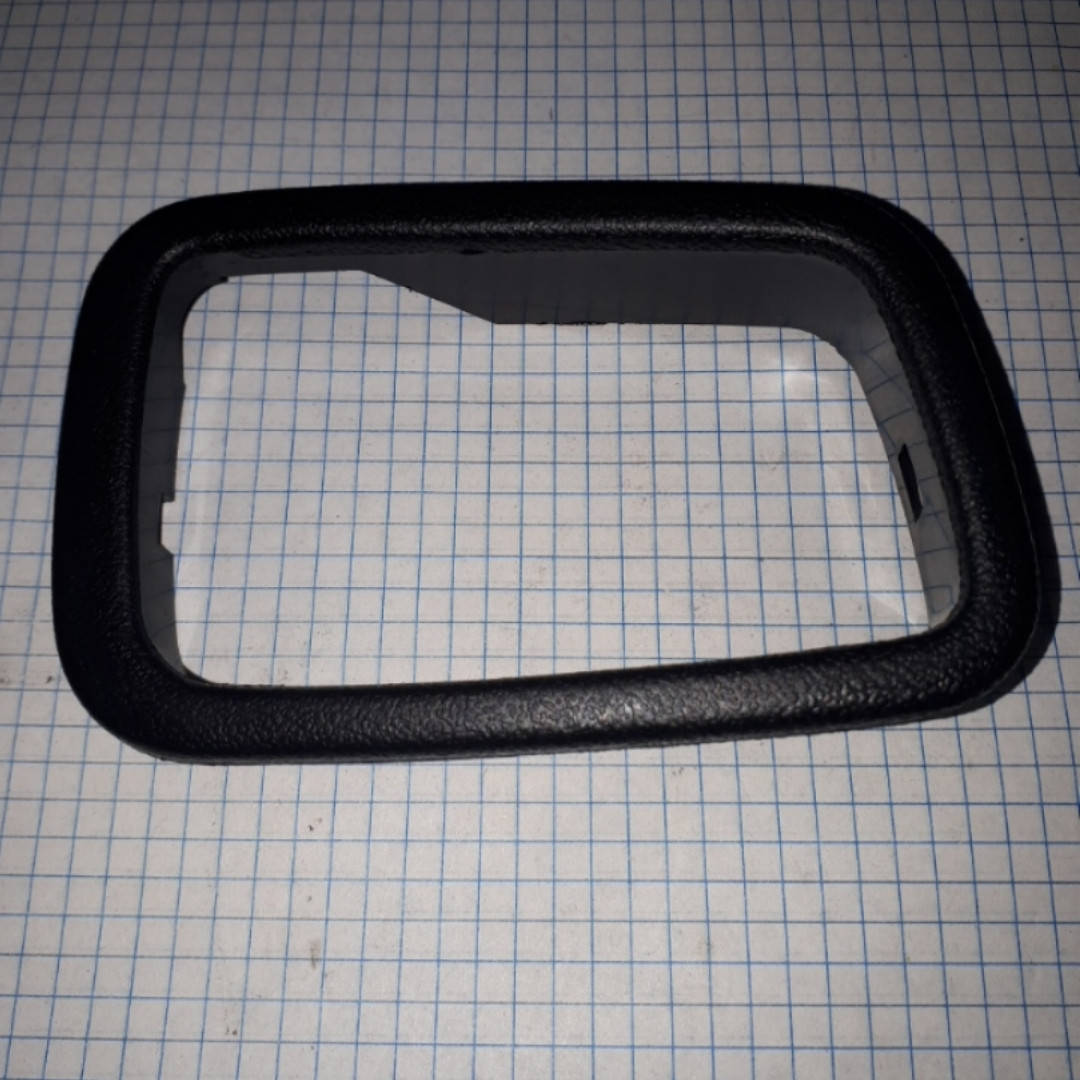 

Облицовка ручки крючка передней двери левая Славута ЗАЗ 1103 1105