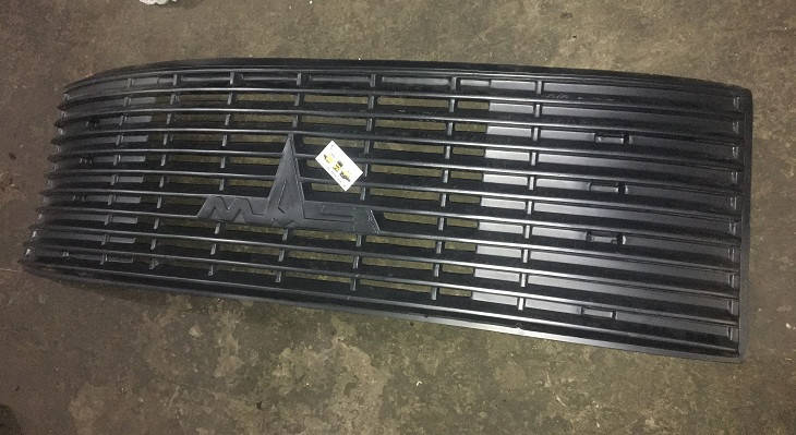 

64221-8401020 Облицовка кабины МАЗ (решетка радиатора пластмассовая)