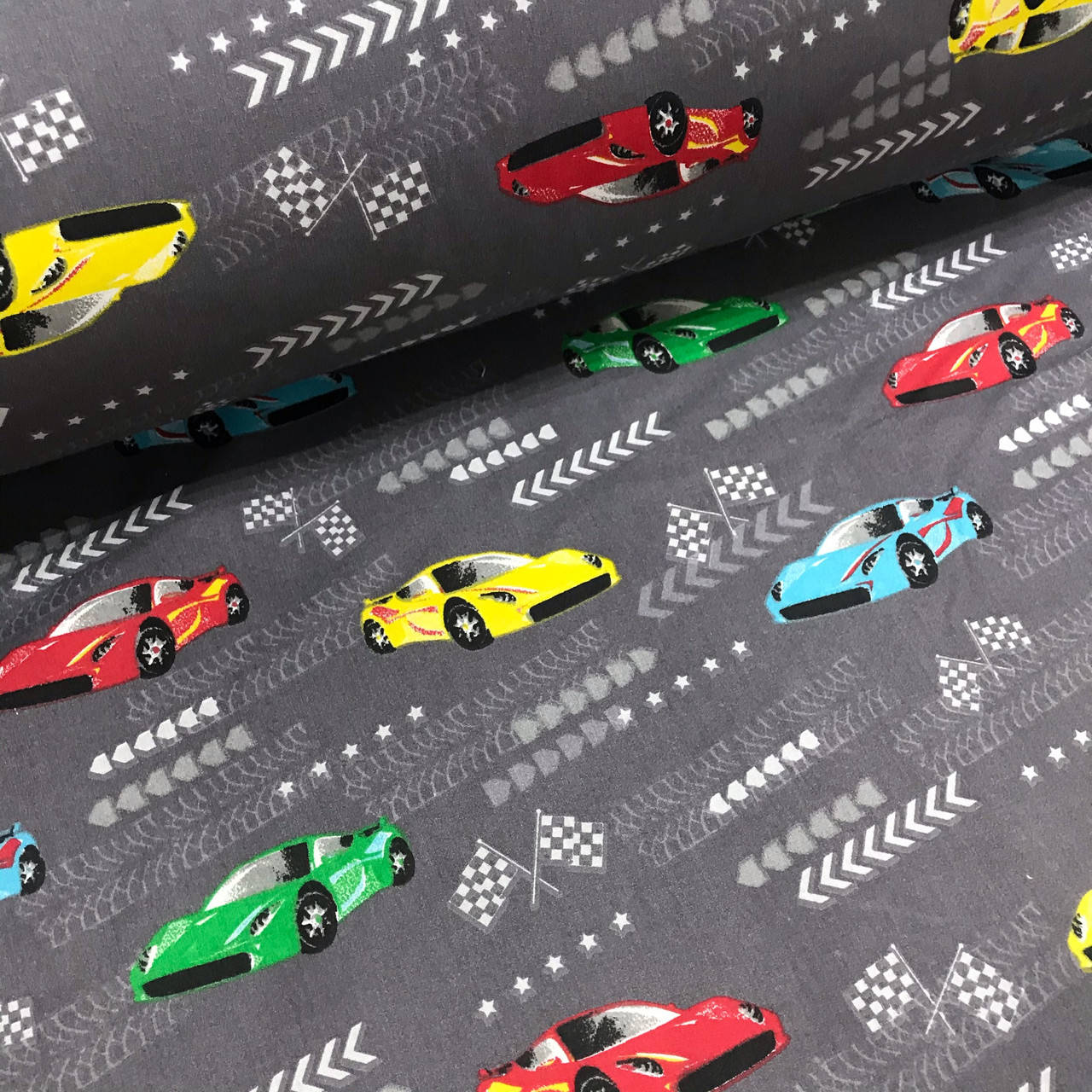 

Хлопковая ткань Польская, гоночные машины на сером (0260), Светло-серый