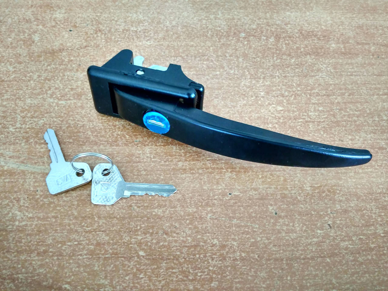 

Ручка двери наружная УАЗ 452 (с ключами)