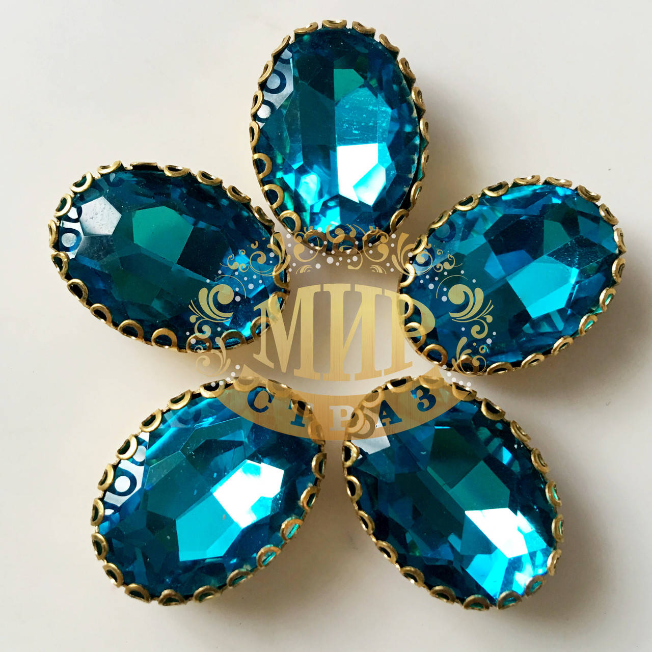 

Овал в ажурной золотой оправе Цвет Aquamarine Размер 13х18мм