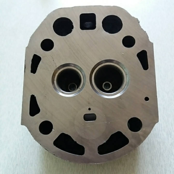 

Головка цилиндра голая двигателя 180N нового образца