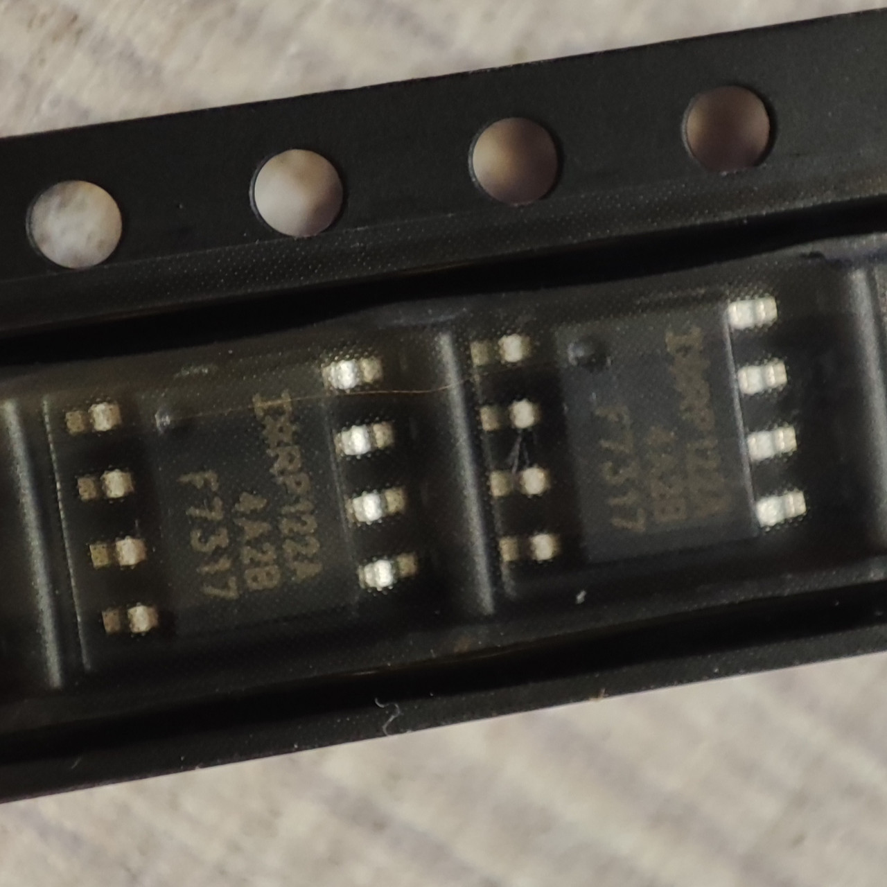 Транзистор IRF7322 20V 5.3A P + Schottky SO-8