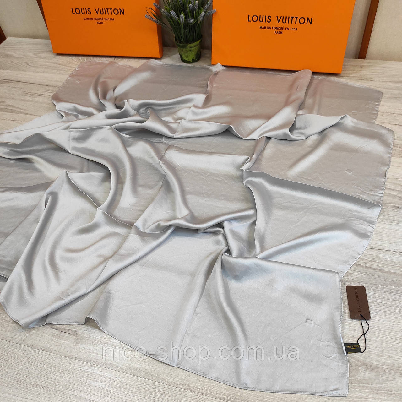 Хустка Louis Vuitton шовкова 110/110 см