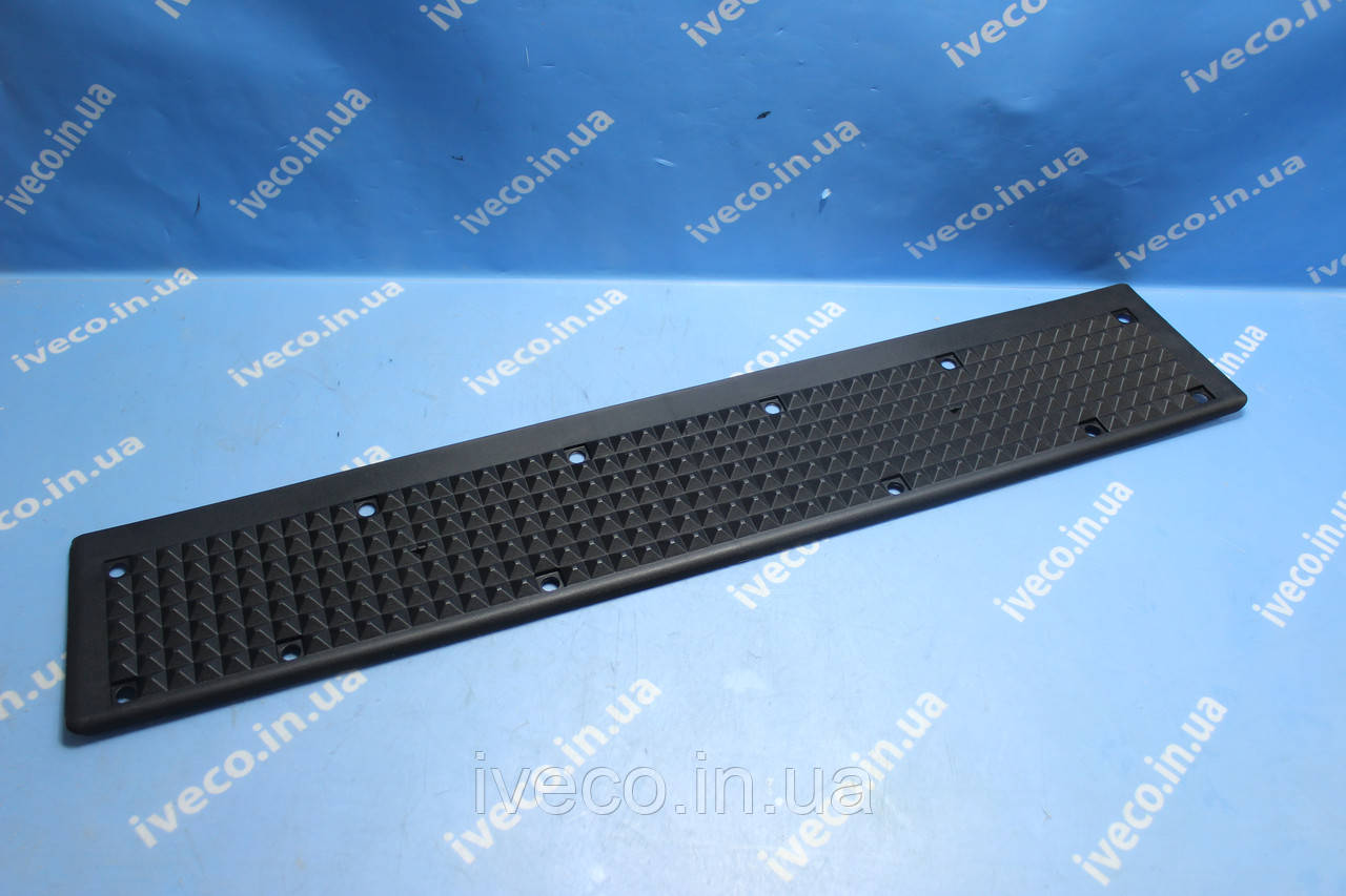 Накладка сходинки бампера Iveco Stralis 504194669 підніжка бампера Івеко Страліс