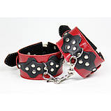 Окови БДСМ із натуральної шкіри червоного кольору з чорними вставками Scappa Кайф, фото 4