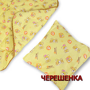 Дитячий комплект у ліжечко стьобан ковдра 105x135 та подушка 50x50 жовтий з принтом ведмедики для дівчинки, фото 3