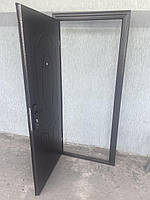 Вхідні металеві двері для квартири економ-класу