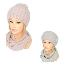 Комплекти жіночі в'язані шапки та берети з шарфами