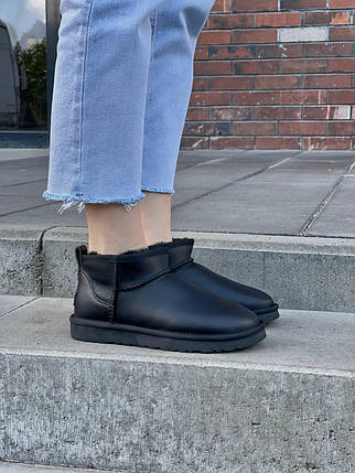 Зимові Жіночі Черевики UGG Classic Ultra Mini Black Leather / УГГ Класік Ультра Міні Лезер Чорні, фото 1