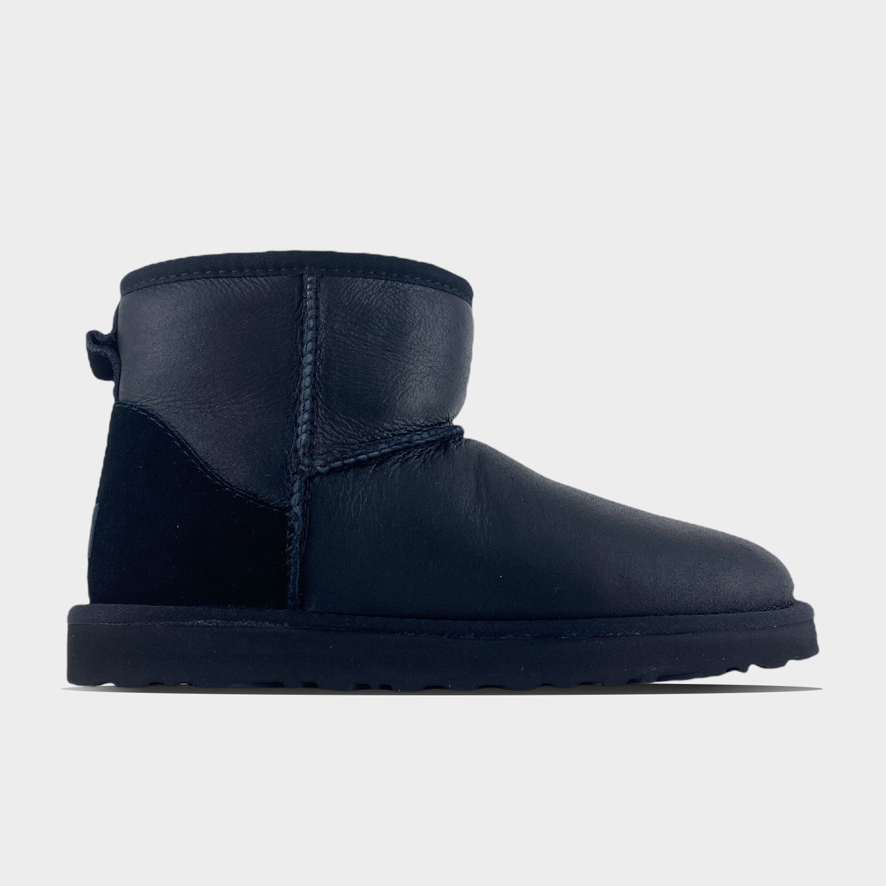 Зимові Черевики UGG Classic II Mini Black Leather / УГГ Класик 2 Міні Лезер Чорні