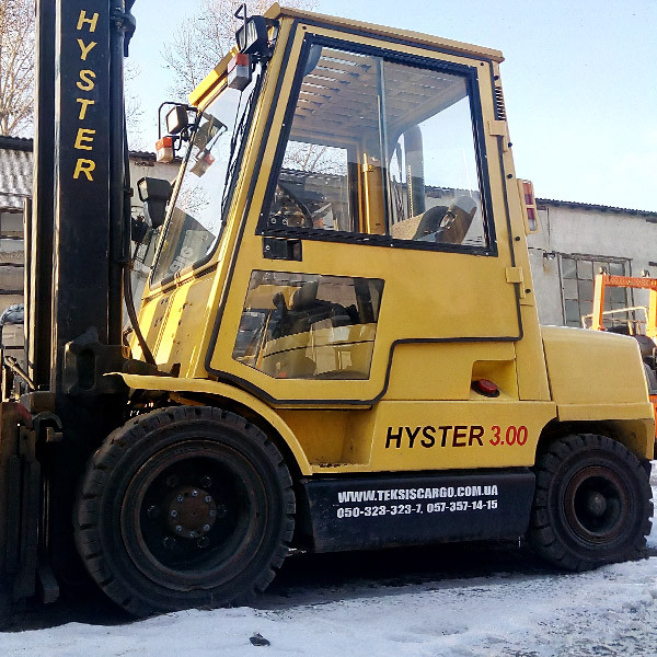 Вилочный погрузчик б/у HYSTER H3.00XM, 3 тонны, дизель, идеальное состояние. Кабина с отоплением. Сайд-шифт. - фото 1 - id-p49815351