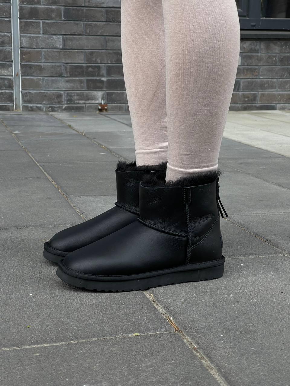 Зимові Жіночі Черевики UGG Classic Mini Zip Black Leather / УГГ Класік Міні Зіп Лезер Чорні