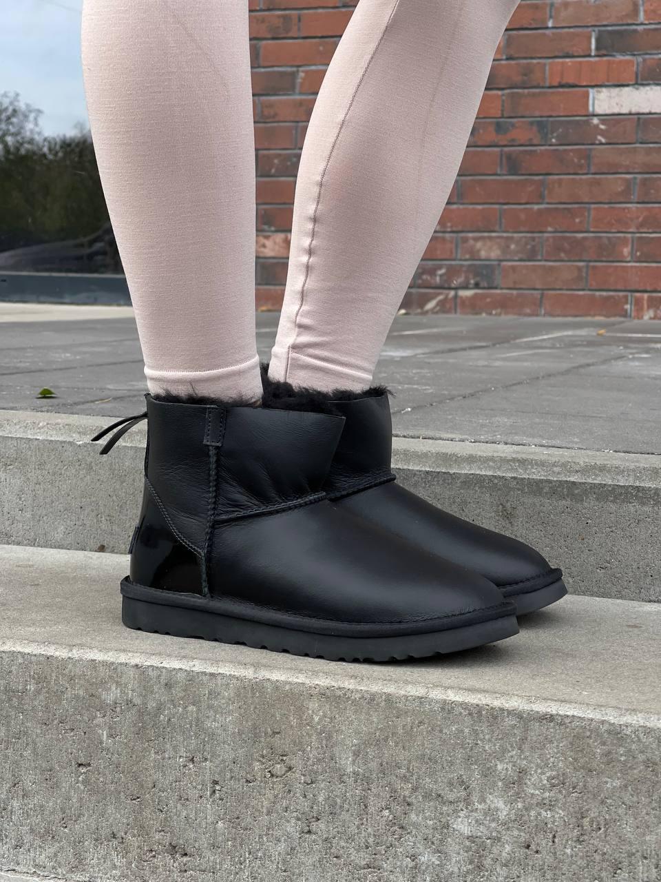Зимові Жіночі Черевики UGG Classic Mini Zip Black Lacquer / УГГ Класік Міні Зіп Лакер Чорні