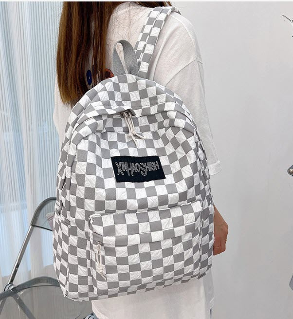 Шкільний рюкзак у клітинку