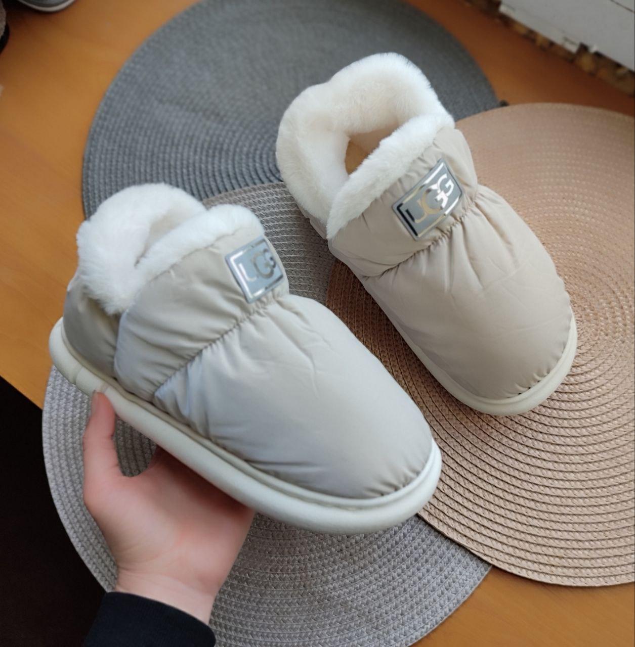 Бежеві дутики UGG з білою галявиною високі жіночі зимові непромокальні