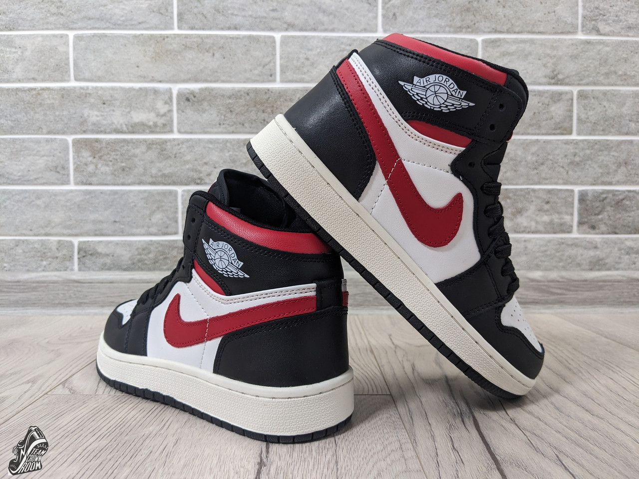 Мужские кроссовки Nike Air Jordan 1 Retro \ Найк Аир Джордан 1 Ретро 39 р. - 24,5 см. стелька - фото 3 - id-p1992261227