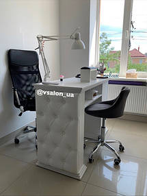 Манікюрний стіл