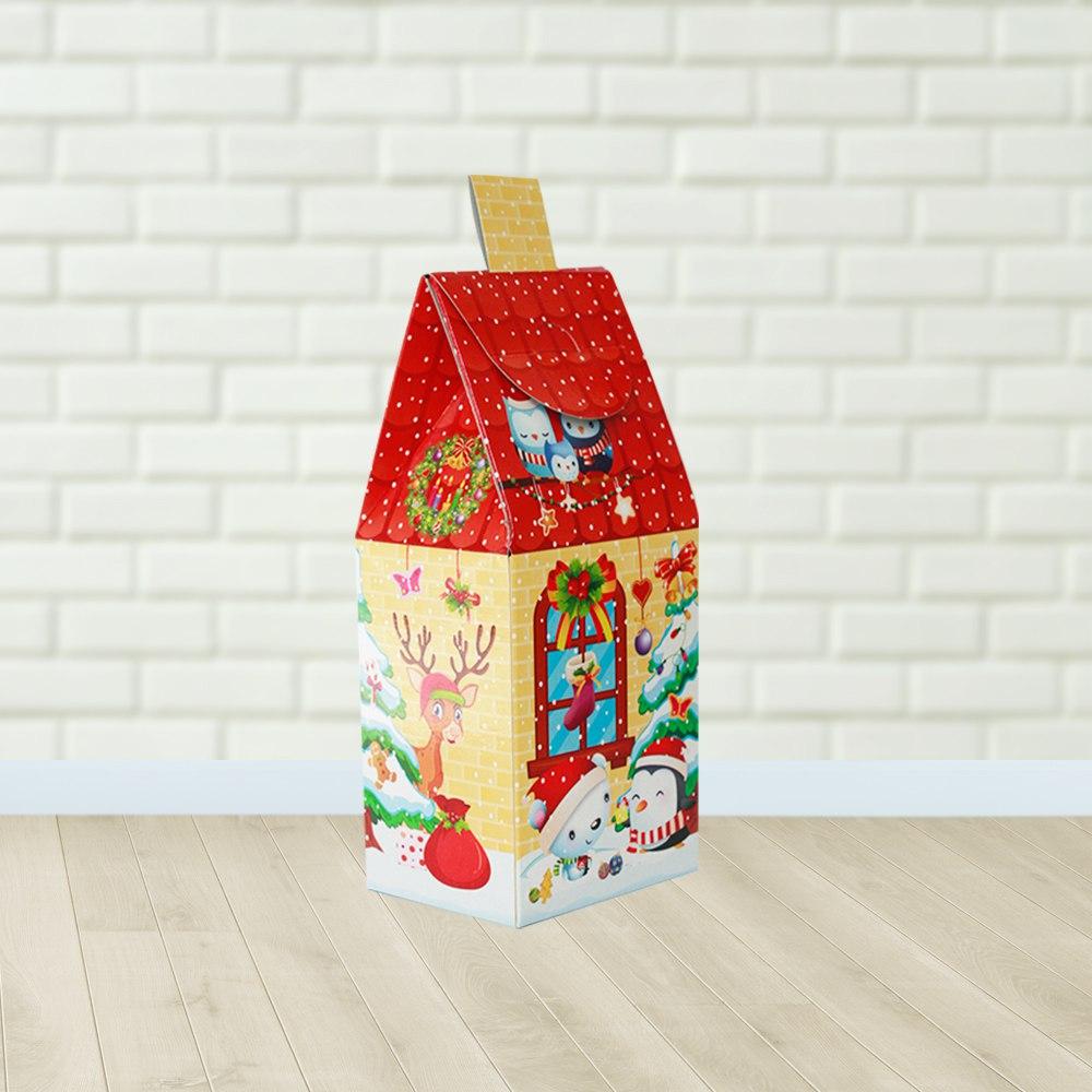 Стильна картонна новорічна упаковка Теремок із каміном червоний 300 г.