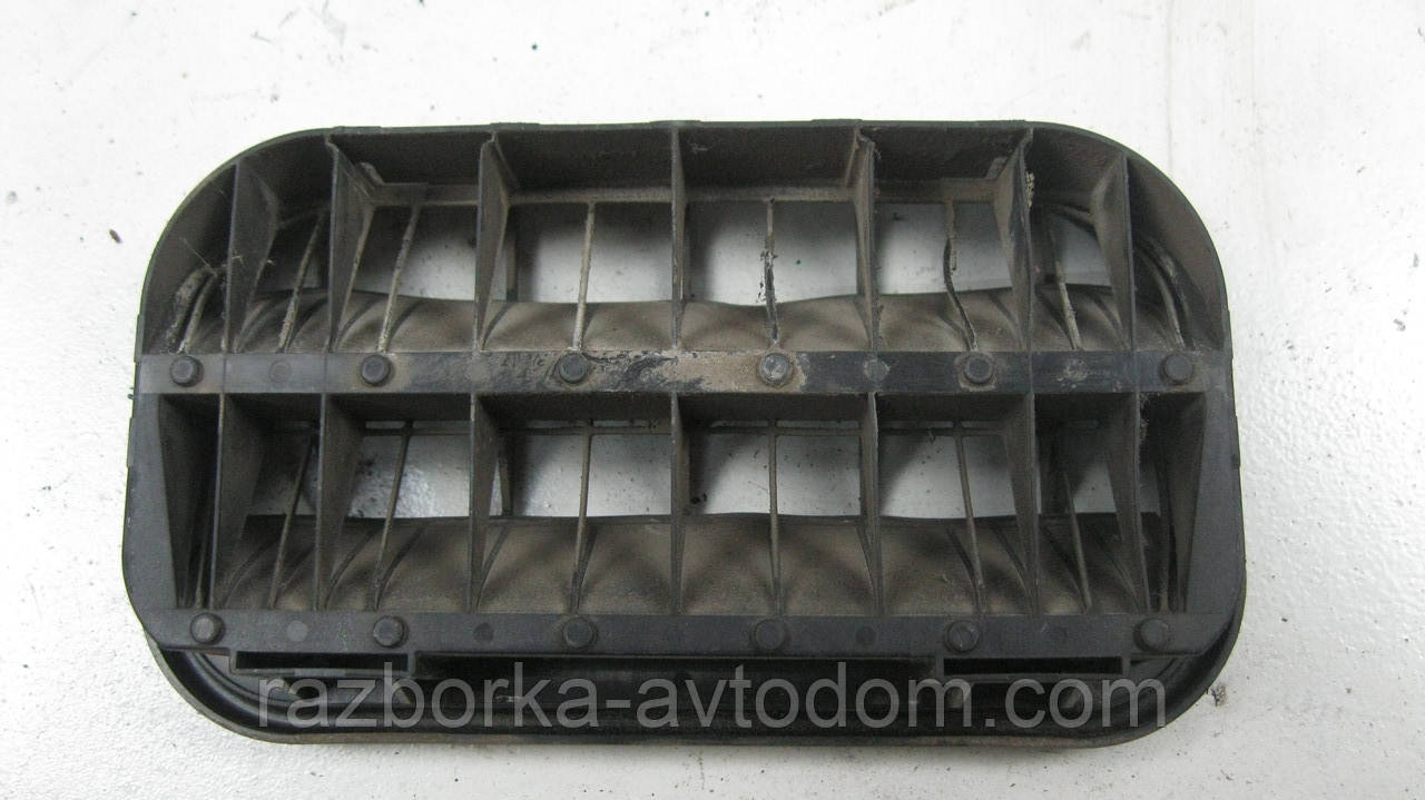 Вентиляційна решітка (жабри) VW Passat B5 (1997-2000), Touareg (2002-2010)OE:4AO819181