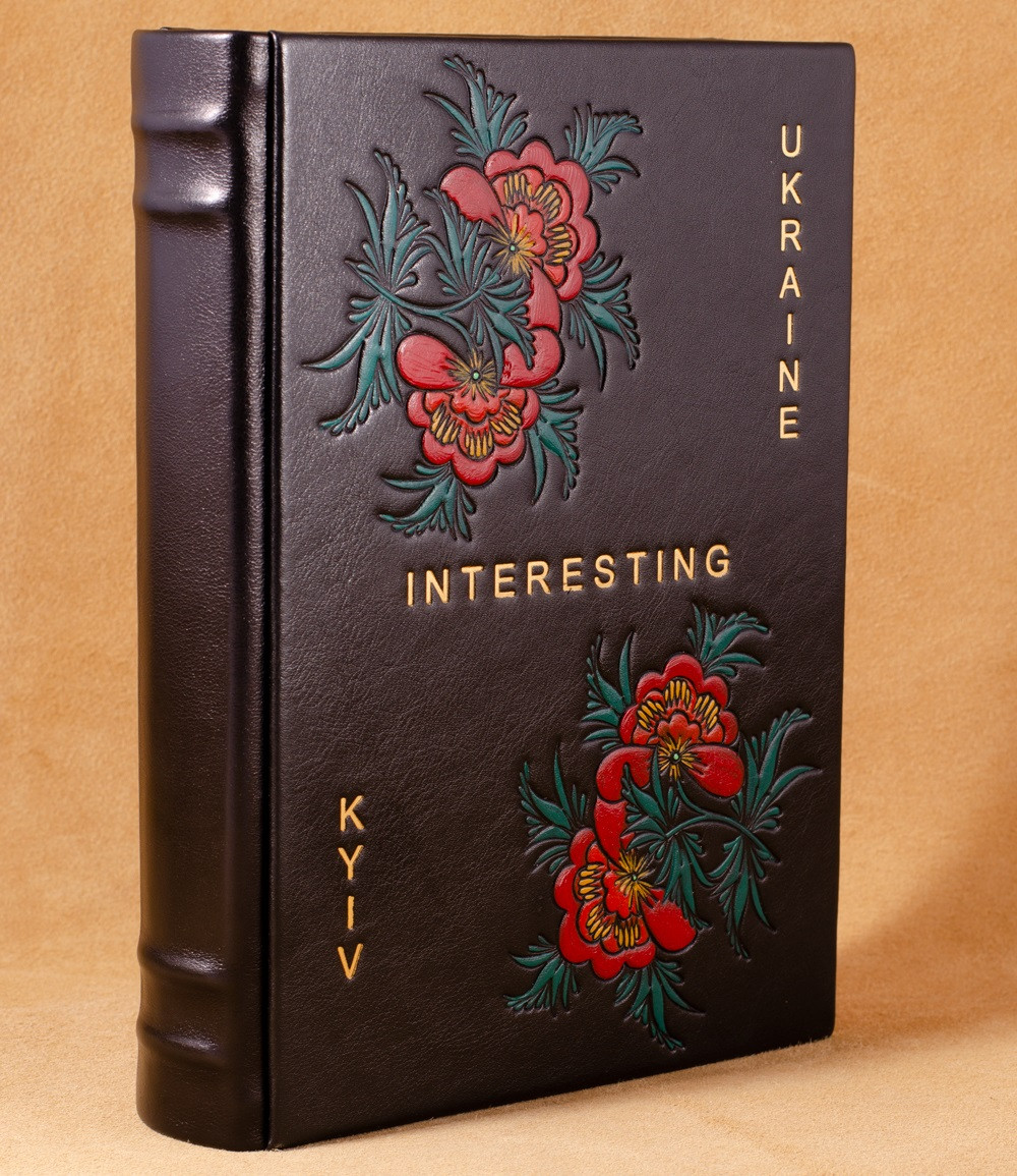 Книга "Interesting Ukraine / Kyiv" Вікторія Угрюмова в шкіряній палітурці  (англійською мовою), фото 1