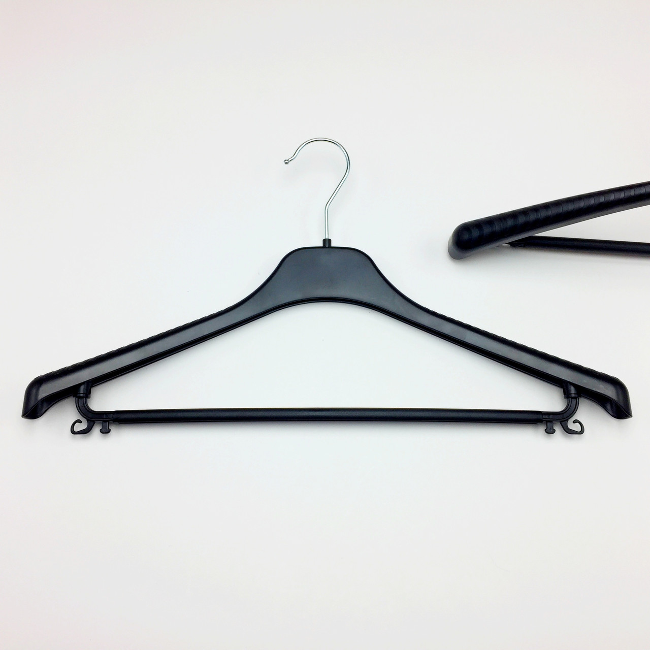 Пластикові плічка вішаки для одягу W-Tp42 чорного кольору, довжина 420 мм