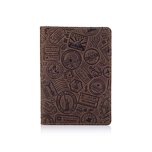 Обкладинка для паспорта оливкового кольору з натуральної матової шкіри з художнім тисненням