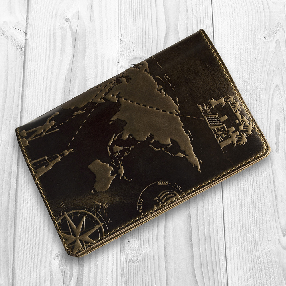 Обкладинка для паспорта оливкового кольору з натуральної матової шкіри з художнім тисненням, фото 1