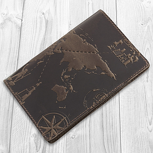 Оригінальна коричнева шкіряна обкладинка для паспорта з відділом для ID документів і художнім тисненням "7 wonders of the world"