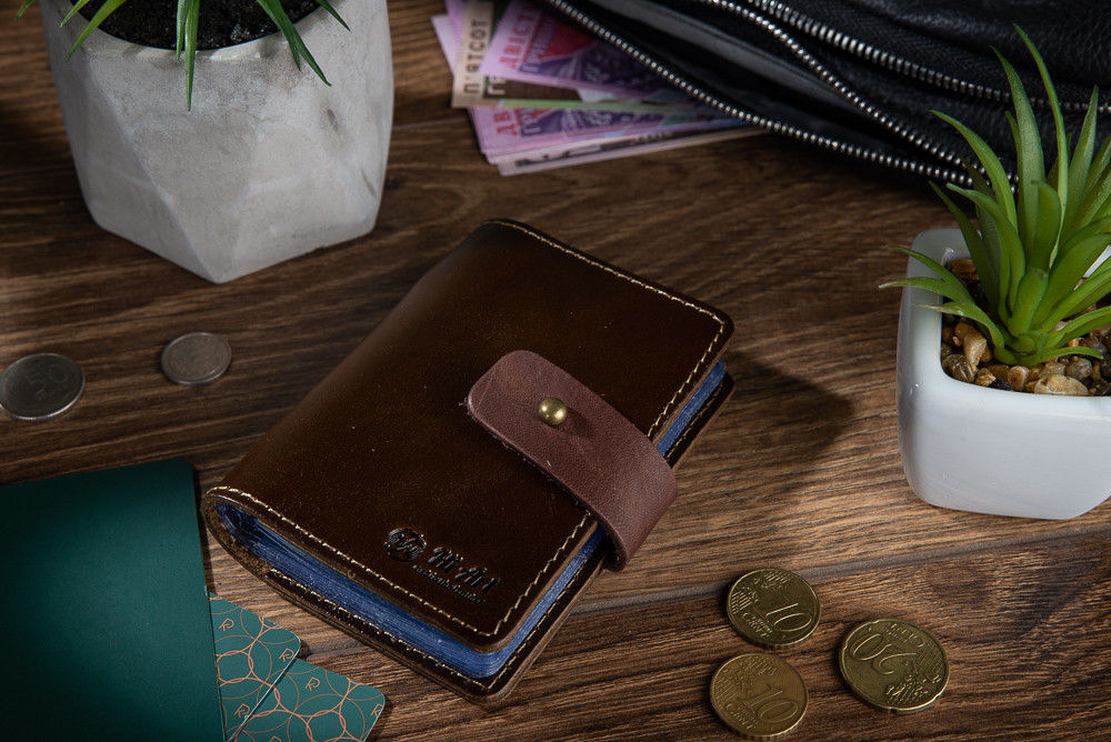 Оригінальний картхолдер із натуральної шкіри на кобурному гвинті оливкового кольору, фото 1