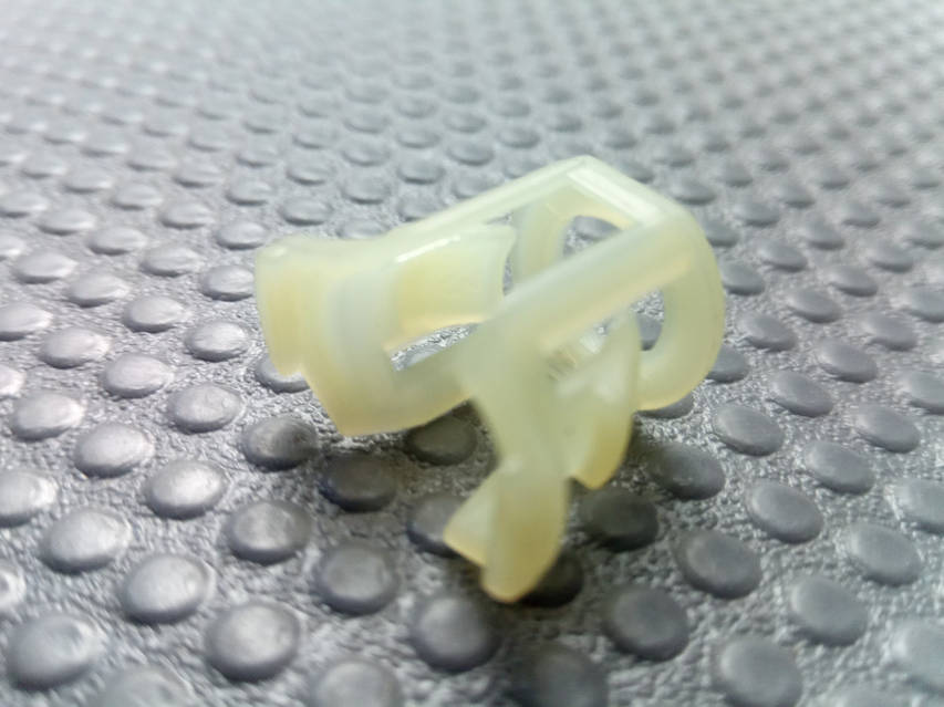 Фиксатор трубки топливного фильтра Lanos, (93740718) (KOR93740718