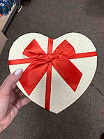 Коробка подарочная в форме сердца с бантиком 18х18х7 см Красный-Бежевый (1602)