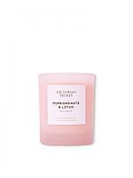 Ароматизована свічка Pomegranate & Lotus від Victoria's Secret
