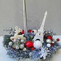 Новорічна різдвяна композиція зі свічкою та ейфелевою вежею на стіл