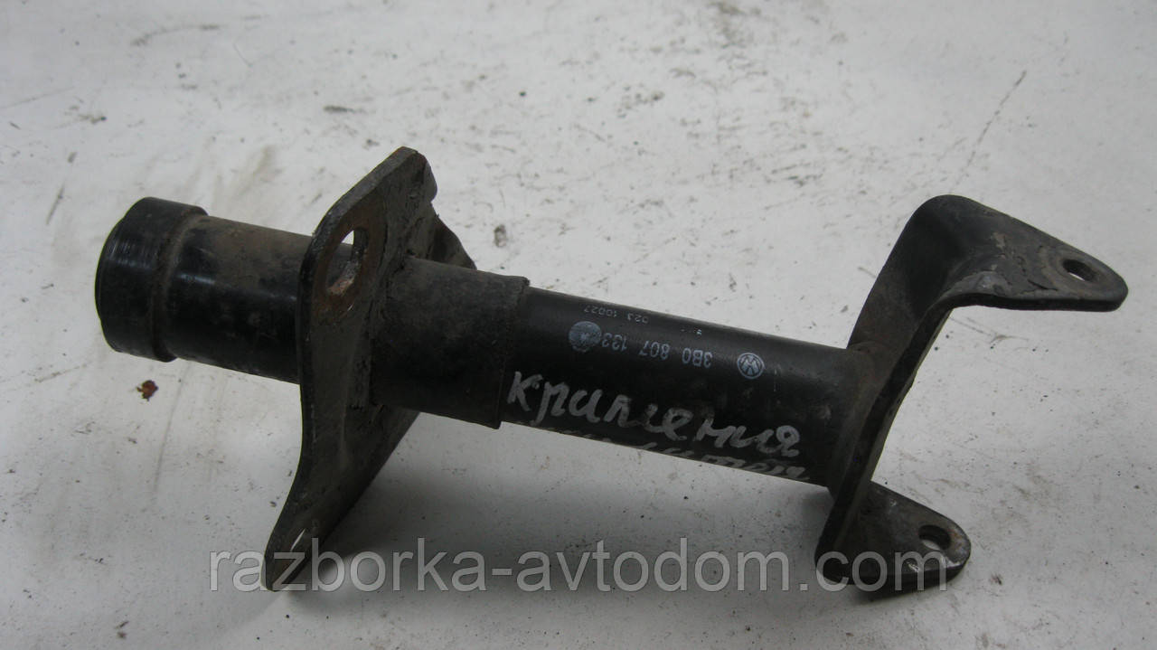 Кронштейн переднього бампера VW Passat B5 (1997-2000) OE:3B0807133