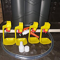 Комплект ніпельних поїлок НОВАЧОК 25 + Ємність 15 л 4 поїлки на 25 курей, перепелів, індичок КНП25