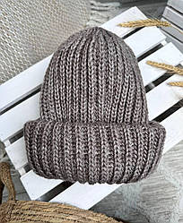 Жіноча в'язана шапка з подвійним підворотом. Коричнева
