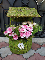Садовый декор колодец из соломы салатовый
