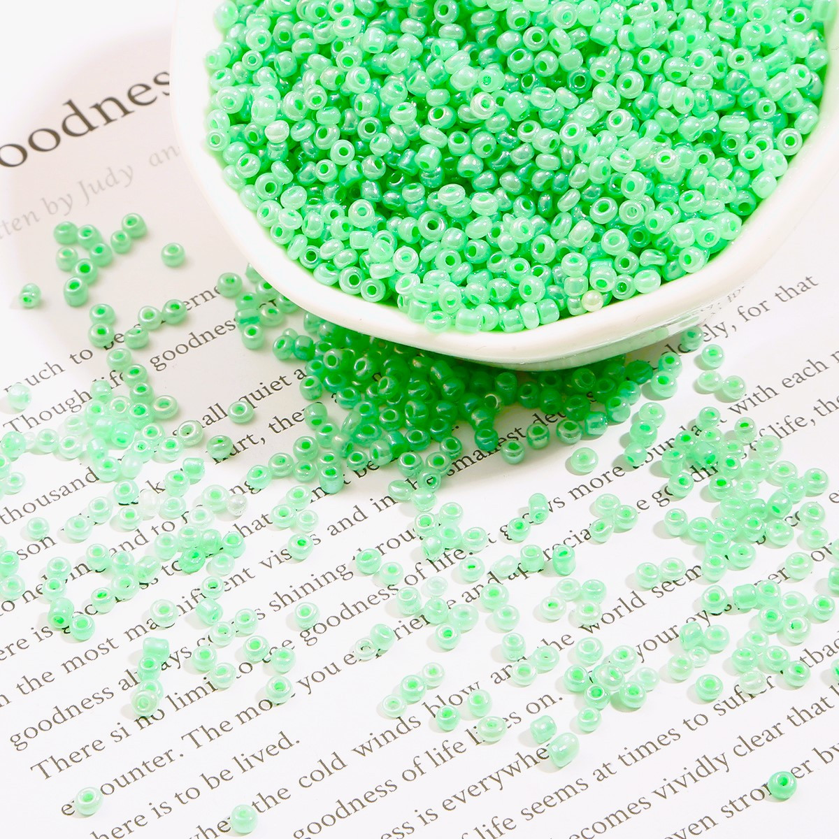 Бісер Блискучий 2 мм 50 г Салатовий яскравий, фото 1